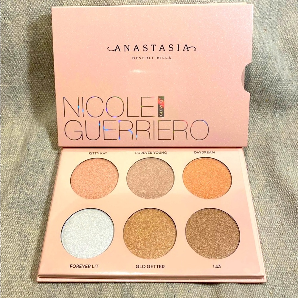 Anastasia Beverly Hills glow kit